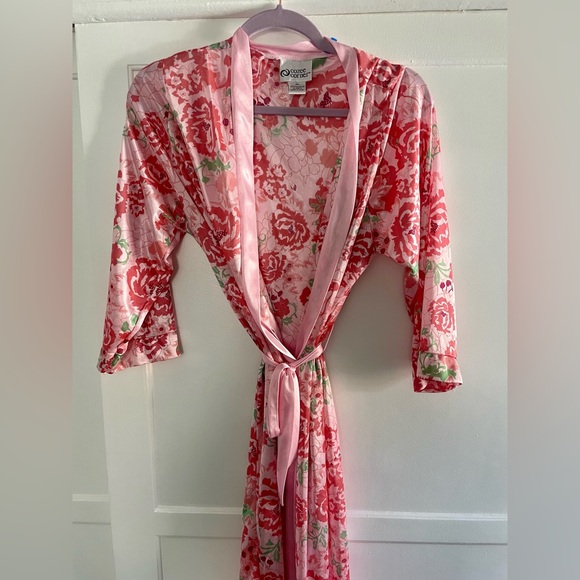 Silky Floral Robe! - Picture 3 of 5